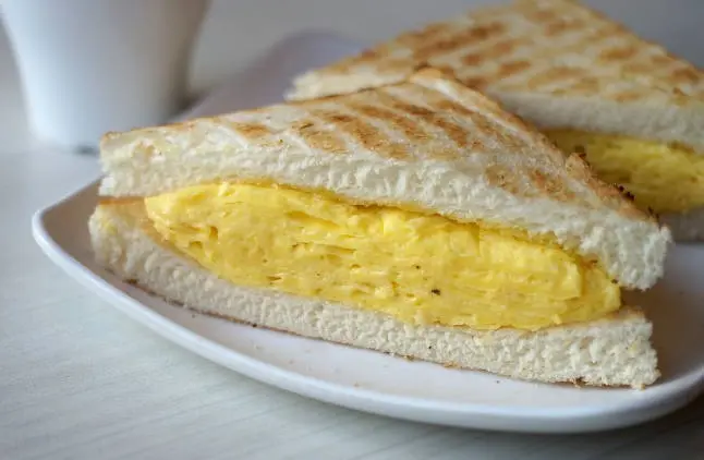 Egg Sandwich / Sandwich aux œufs