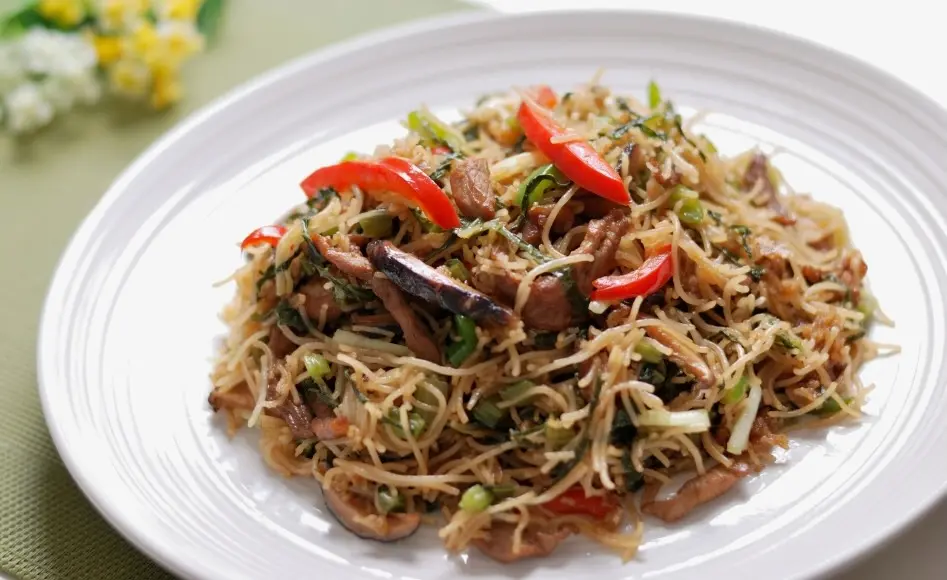 Braised Vermicelli w/ Mushroom & Chicken / Vermicelles braisés aux champignons et poulet