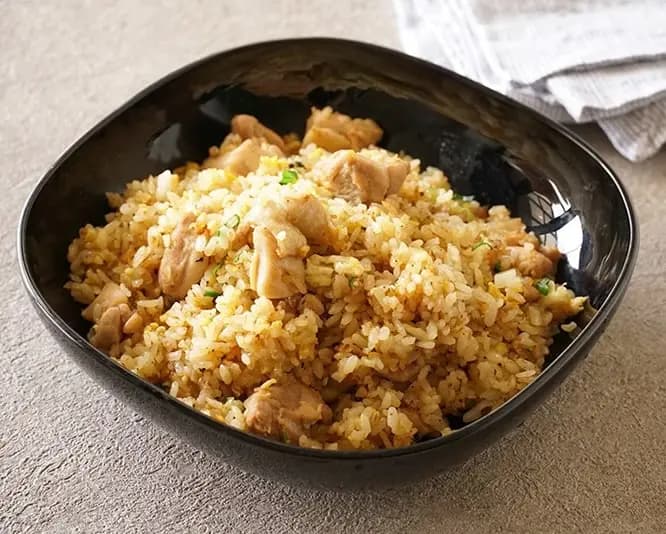 Fried Rice w/ Chicken / Riz sauté au poulet